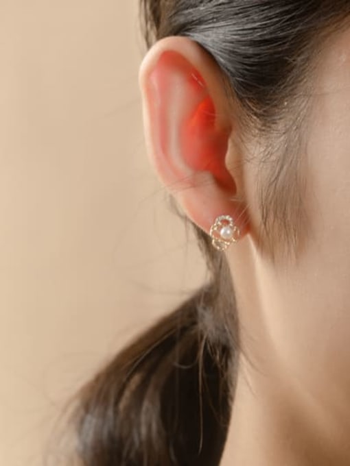 ZEMI 925 Sterling Silver Imitation Pearl Flower Minimalist Earring 1
