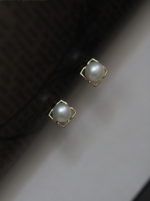 ZEMI 925 Sterling Silver Imitation Pearl Flower Dainty Stud Earring 0