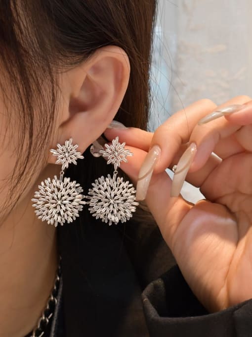 A&T Jewelry 925 Sterling Silver Cubic Zirconia Flower Luxury Cluster Earring 1