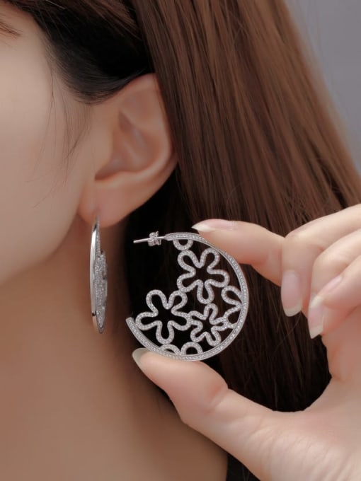 A&T Jewelry 925 Sterling Silver Cubic Zirconia Flower Trend Stud Earring 1