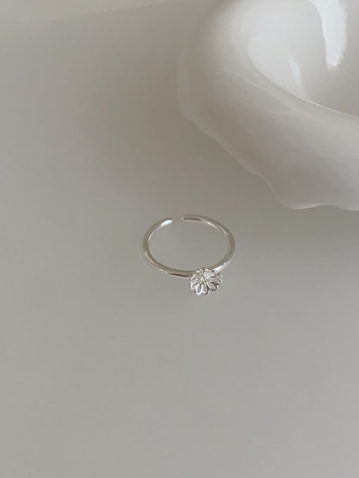 A Flower Ring Alloy Cubic Zirconia Flower Dainty Band Ring