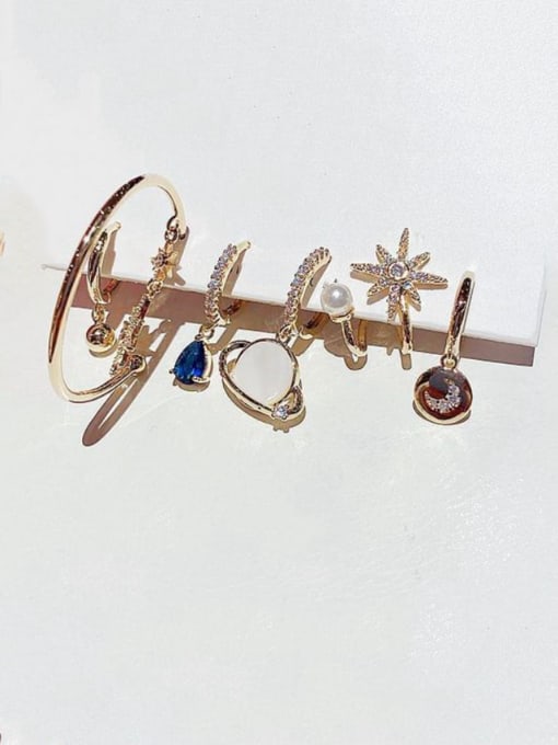 Ming Brass Rhinestone Irregular Cute Huggie Earring 1