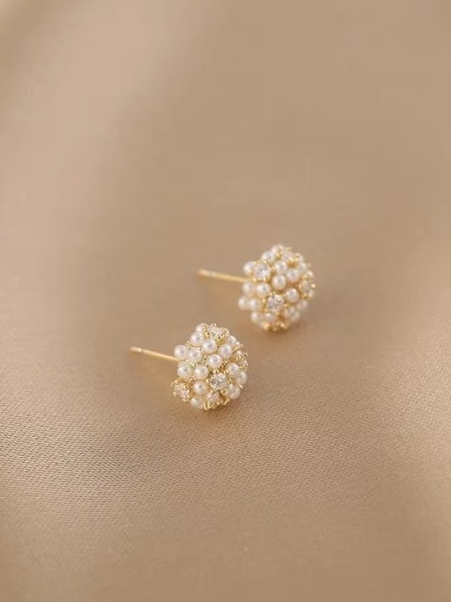 Hand held flower pearl earrings Brass Imitation Pearl Geometric Trend Stud Earring