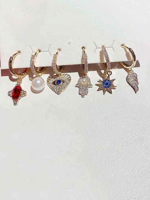 Ming Brass Rhinestone Heart Minimalist Huggie Earring 0
