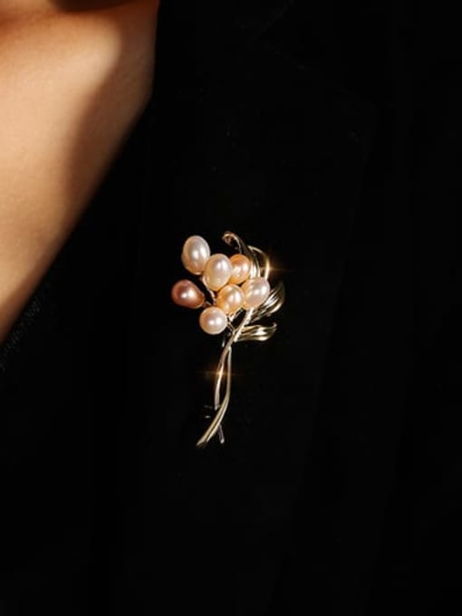 XIXI Brass Imitation Pearl Flower Trend Brooch 1