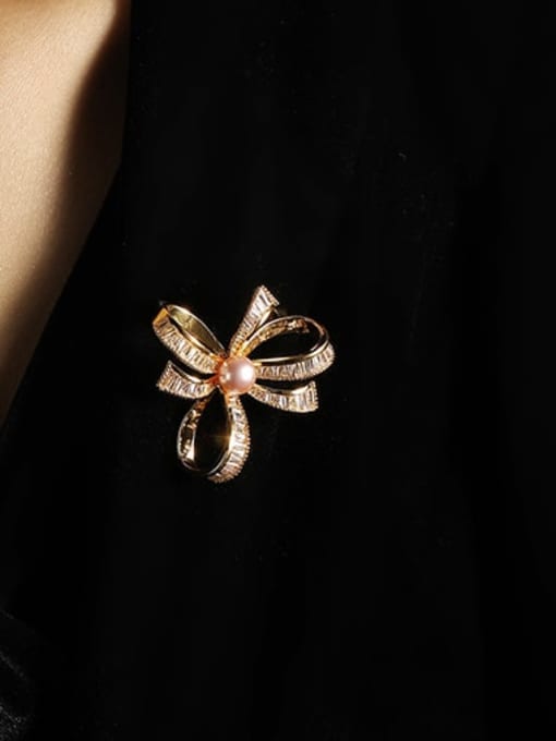 XIXI Brass Cubic Zirconia Flower Luxury Brooch 3