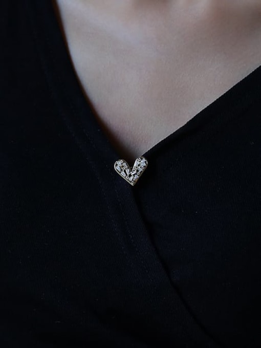 XIXI Brass Cubic Zirconia Heart Minimalist Brooch 1