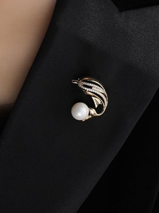 XIXI Brass Imitation Pearl Swan Vintage Brooch 1