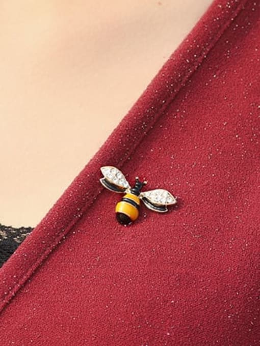 XIXI Alloy Rhinestone Enamel   Animal Cute Bee Brooch 1