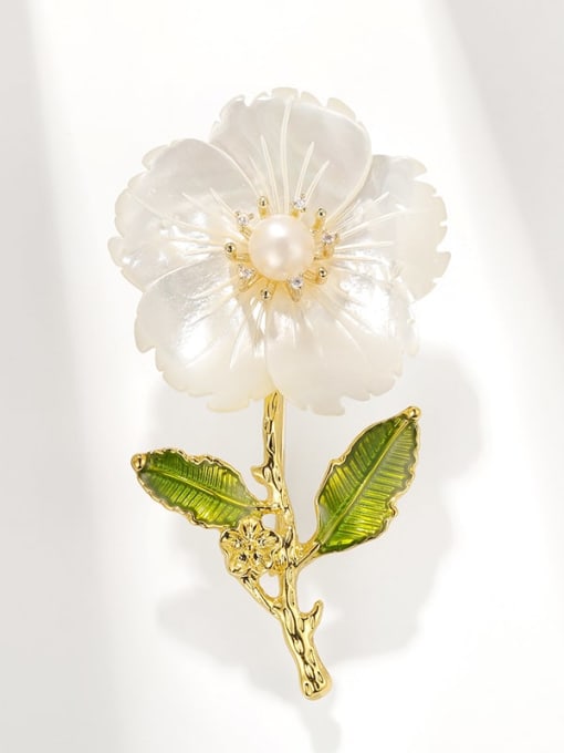 White freshwater shell flower Brass Freshwater Pearl Flower Dainty Brooch