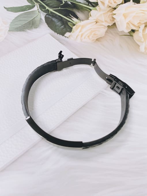 HE-IN Stainless steel Leather Irregular Statement Link Bracelet 1