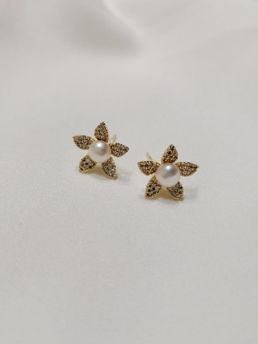 KEVIN Brass Imitation Pearl Flower Trend Stud Earring