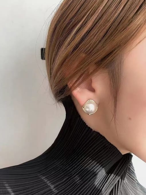 KEVIN Zinc Alloy Imitation Pearl Square Minimalist Clip Earring 1