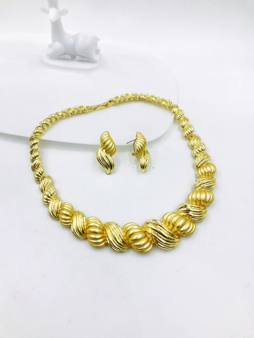 gold+mat Zinc Alloy Luxury Irregular Earring and Necklace Set
