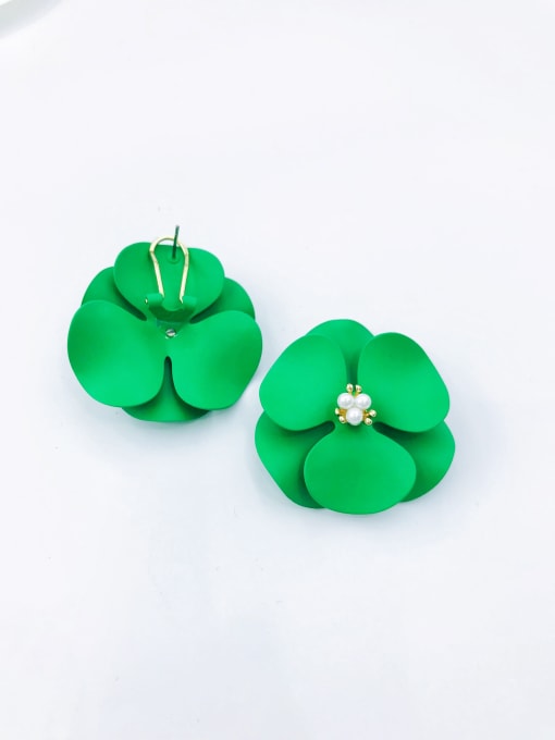 Green Zinc Alloy Imitation Pearl White Flower Statement Clip Earring
