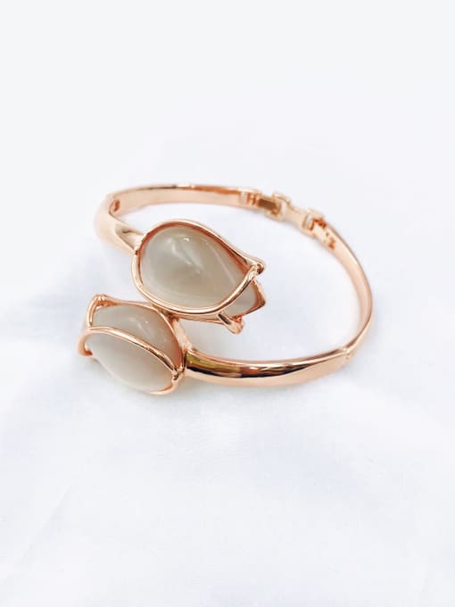 VIENNOIS Zinc Alloy Cats Eye White Flower Trend Band Bangle 0