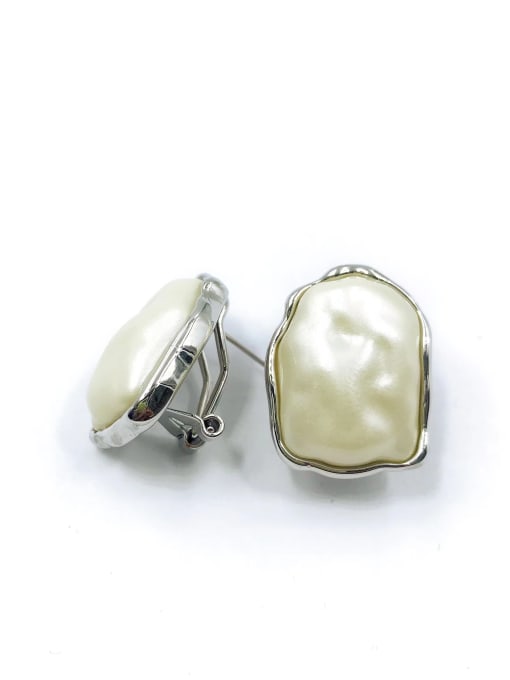 VIENNOIS Zinc Alloy Resin White Irregular Trend Clip Earring