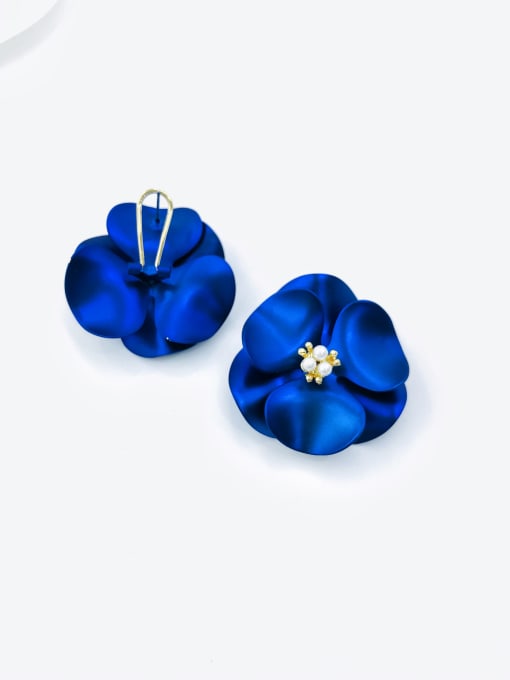 Blue Zinc Alloy Imitation Pearl White Flower Statement Clip Earring