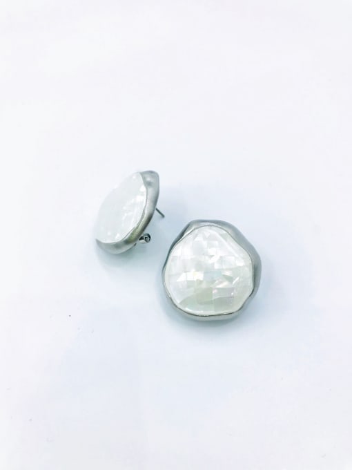 VIENNOIS Zinc Alloy Shell White Irregular Minimalist Clip Earring 1