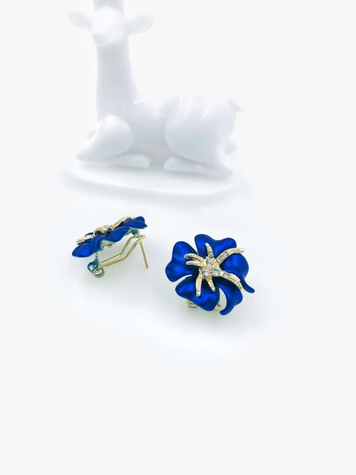 Blue Zinc Alloy Rhinestone White Flower Classic Clip Earring