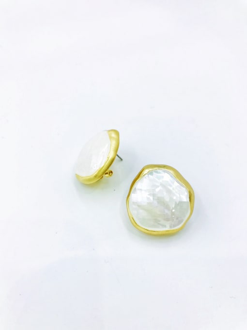 Gold Zinc Alloy Shell White Irregular Minimalist Clip Earring