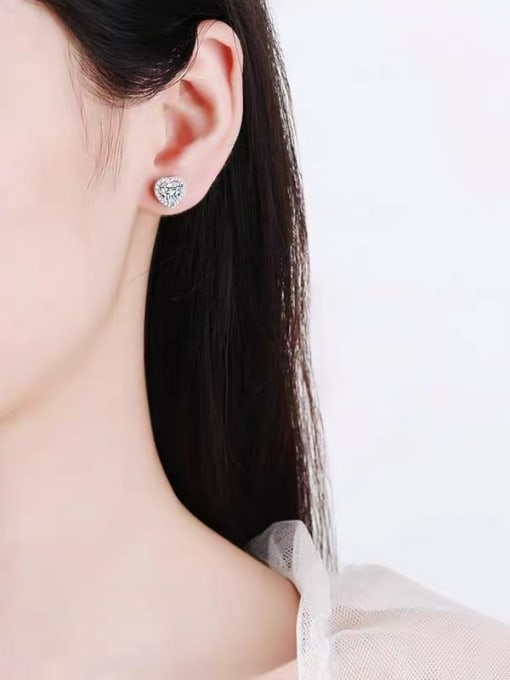 Jane Stone 925 Sterling Silver Moissanite White Heart Minimalist Stud Earring 2