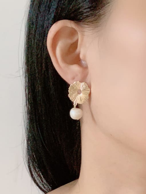 Scarlet White Brass Imitation Pearl Flower Minimalist Drop Earring 1