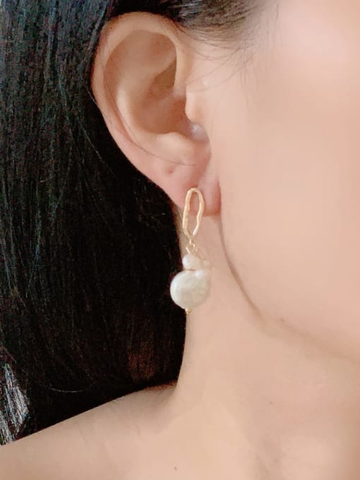 Scarlet White Brass Imitation Pearl Heart Minimalist Drop Earring 1