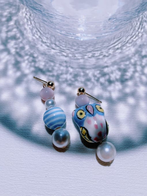 Scarlet White Brass Natural Shell Beads  Enamel Irregular Minimalist Handmade Beaded  Drop Earring 2