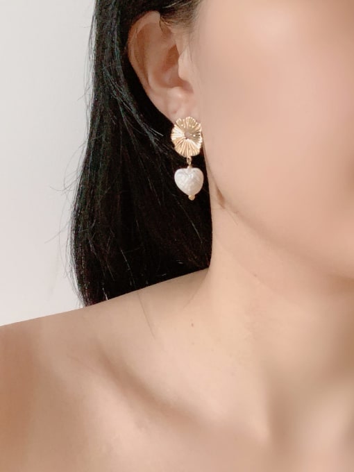 Scarlet White Brass Imitation Pearl Heart Minimalist Drop Earring 1