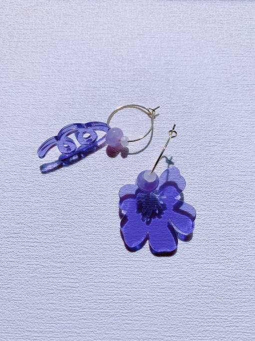 eR-050 Purple Brass Acrylic Flower Minimalist Huggie Earring