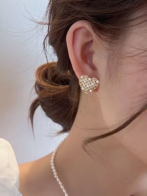 ARTINI Brass Imitation Pearl White Heart Minimalist Stud Earring 4